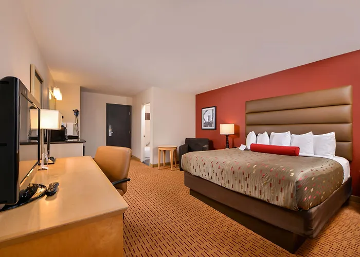 Clackamas Inn And Suites